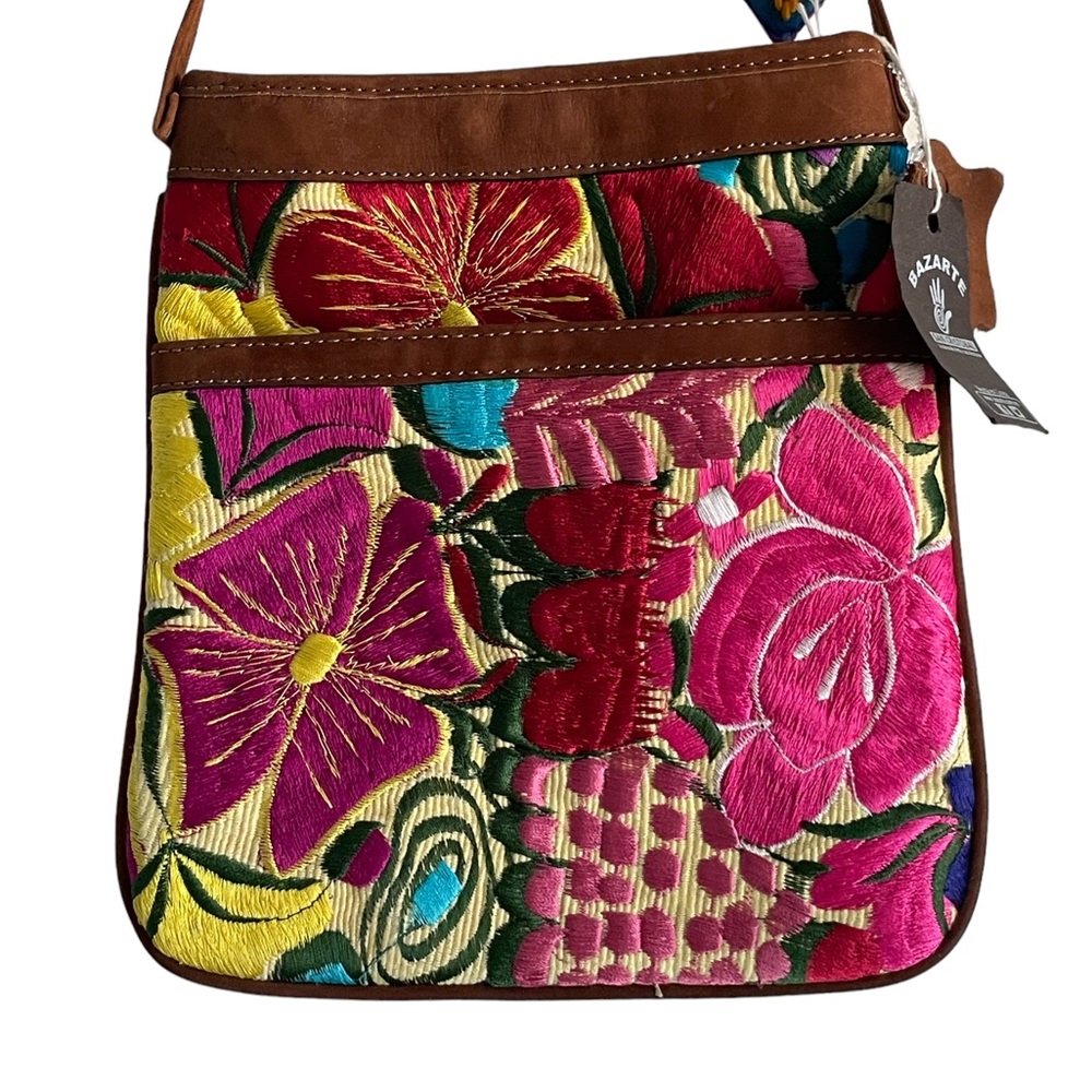 BAZARTE Crossbody Purse Bag. NWT. Adjustable strap. Zipper closure.